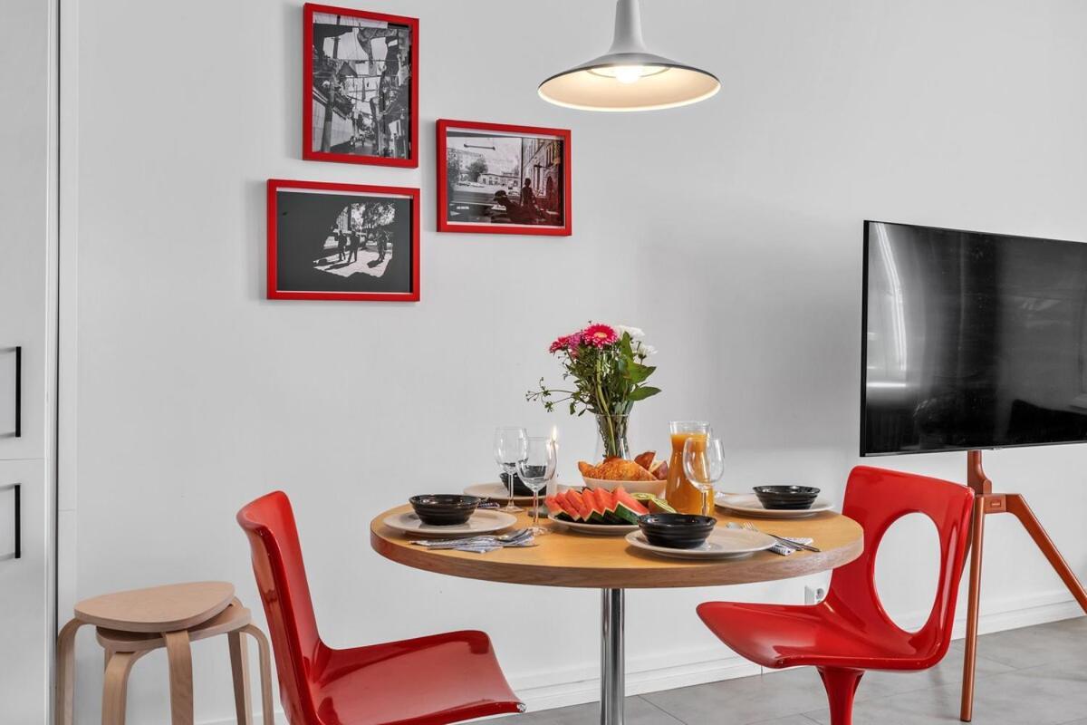 Apartment Red Bauhaus Kamppi Square 35m Tram Bus Wi-fi Helsinki